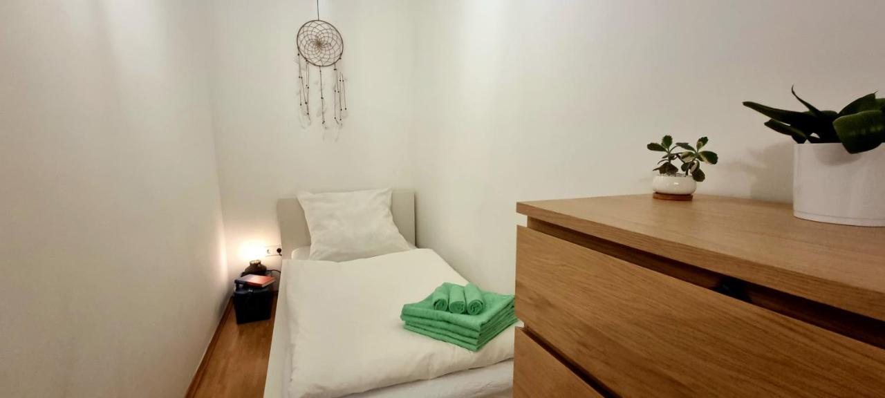 Business Apartment Mit Kuche Fur 1-3 +Netflx+5G Wlan Nahe Der Mhh Im Industrial Design Hanower Zewnętrze zdjęcie
